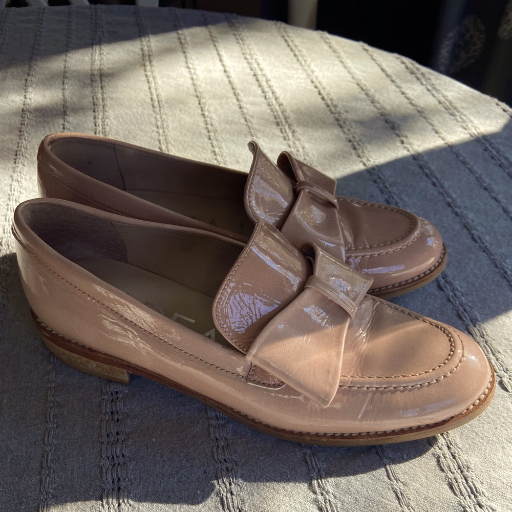 Blush Italian loafers